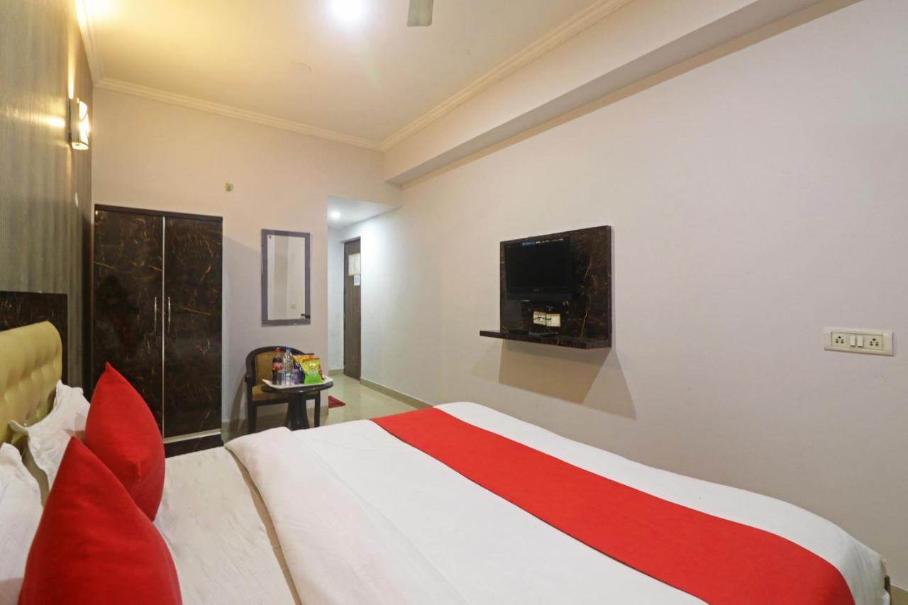 Airport Samara Inn 뉴델리 외부 사진