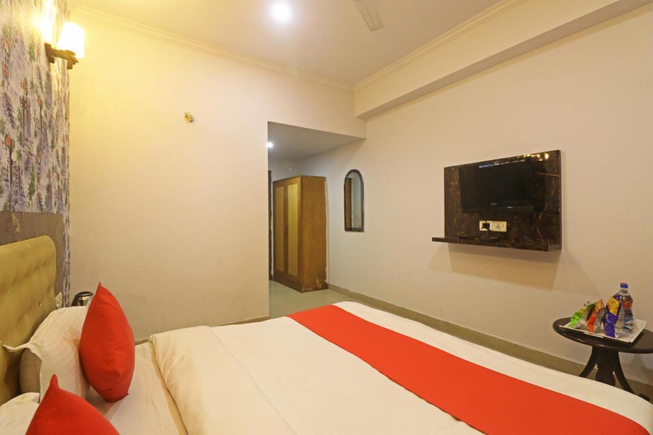 Airport Samara Inn 뉴델리 외부 사진