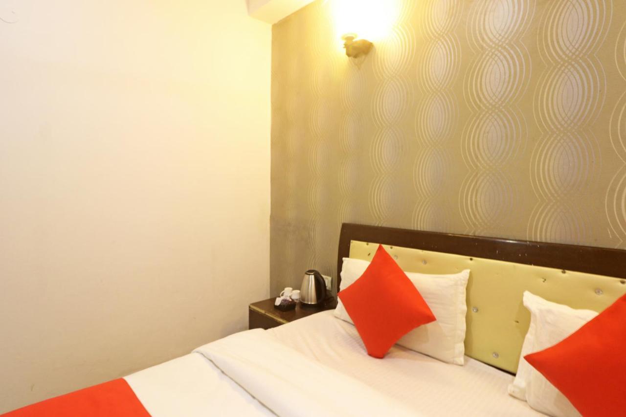 Airport Samara Inn 뉴델리 외부 사진