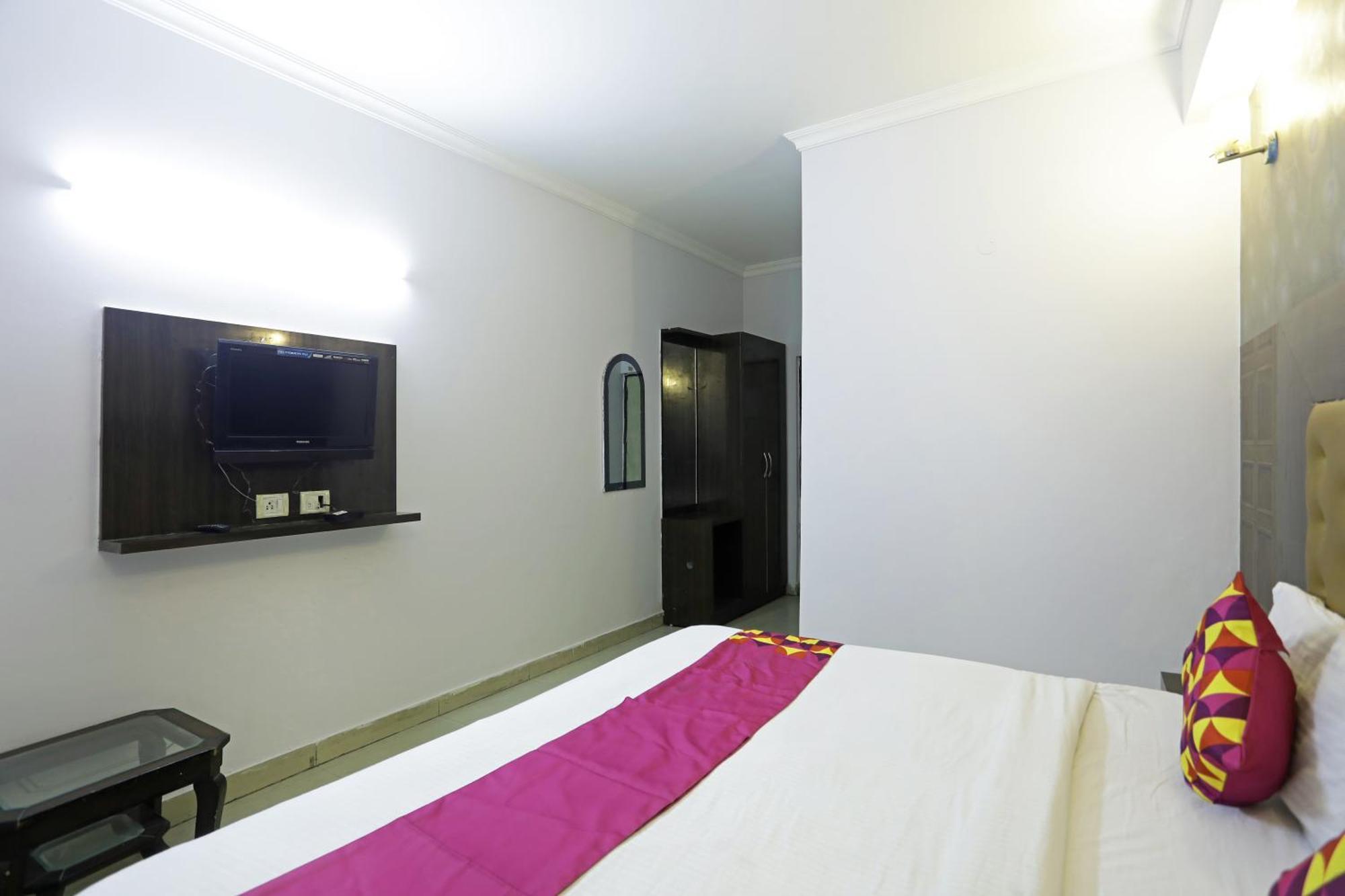 Airport Samara Inn 뉴델리 외부 사진
